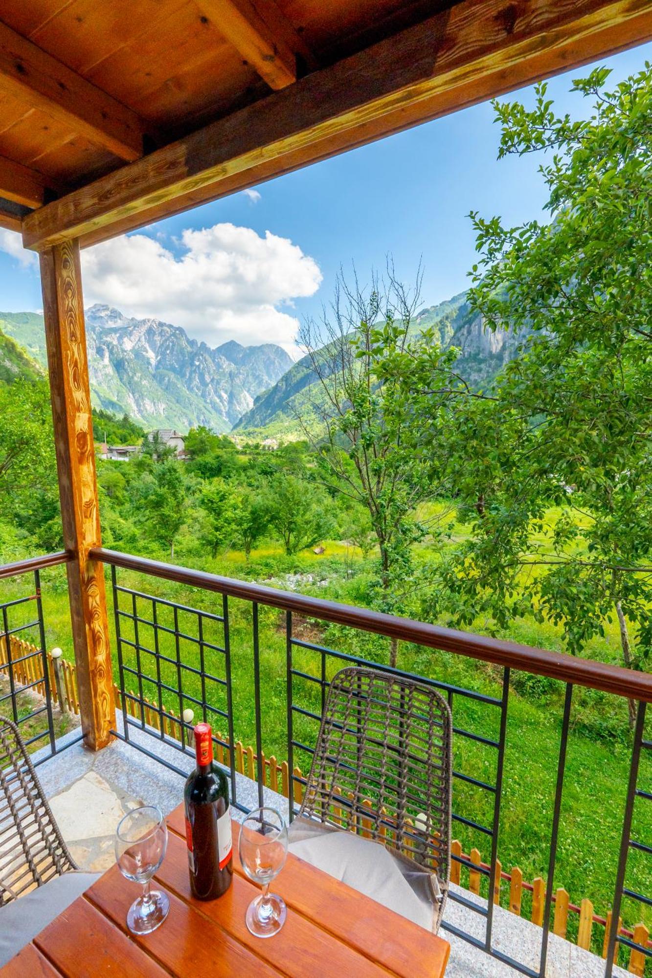 Gegest Hotel Теті Екстер'єр фото