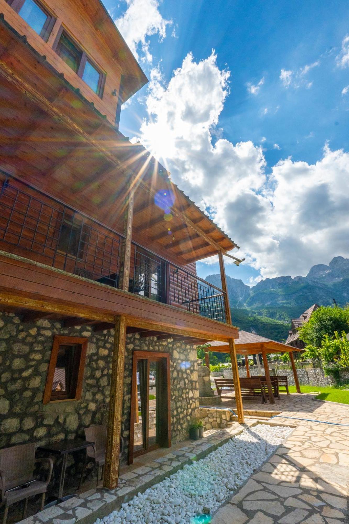 Gegest Hotel Теті Екстер'єр фото