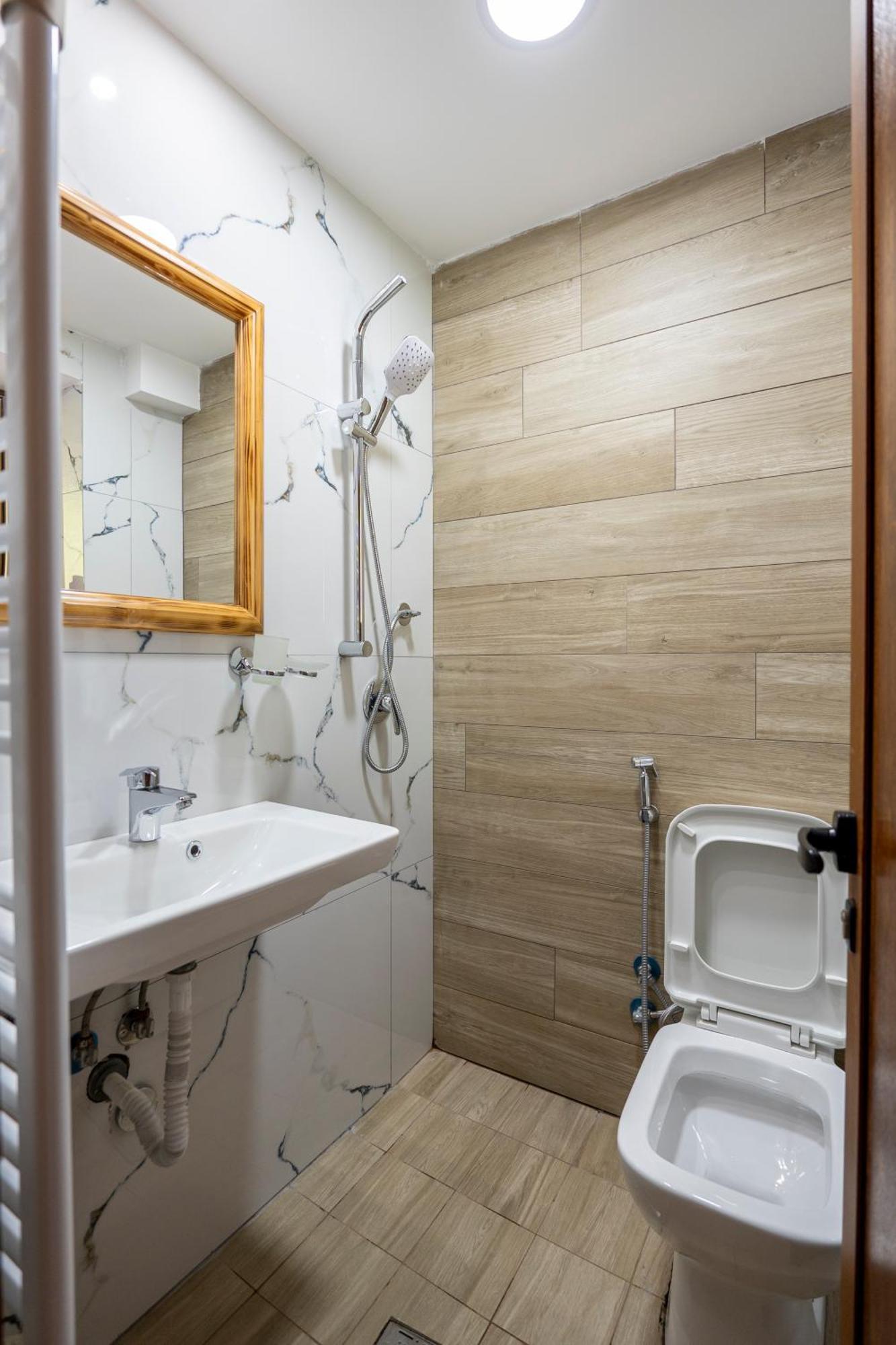Gegest Hotel Теті Екстер'єр фото