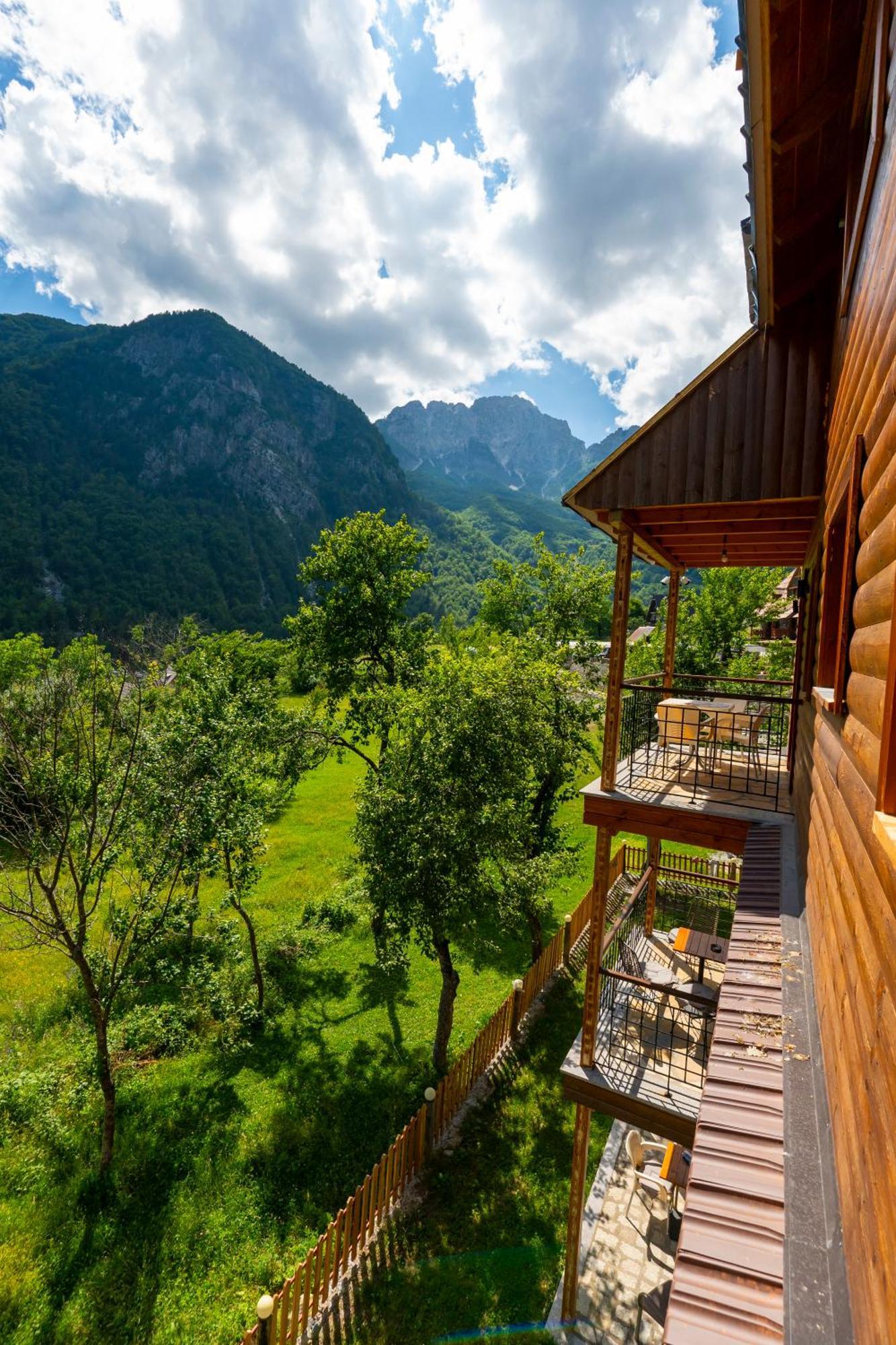 Gegest Hotel Теті Екстер'єр фото