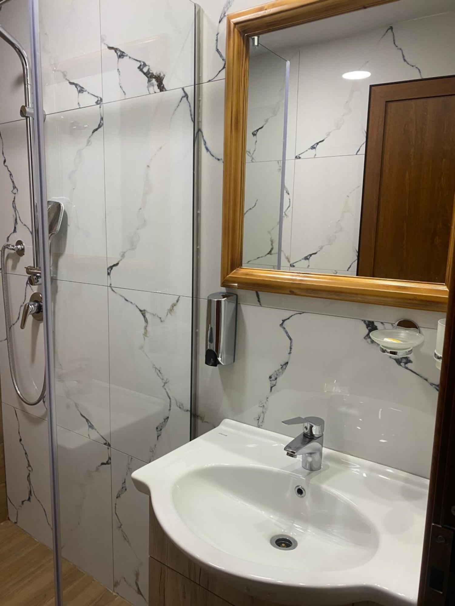 Gegest Hotel Теті Екстер'єр фото